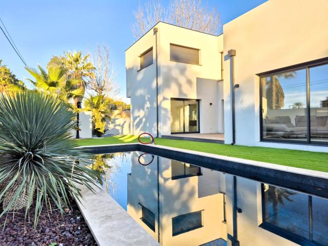 Superbe Villa Contemporaine A 200 M De La Plage 198m² Agde Cap d'Agde