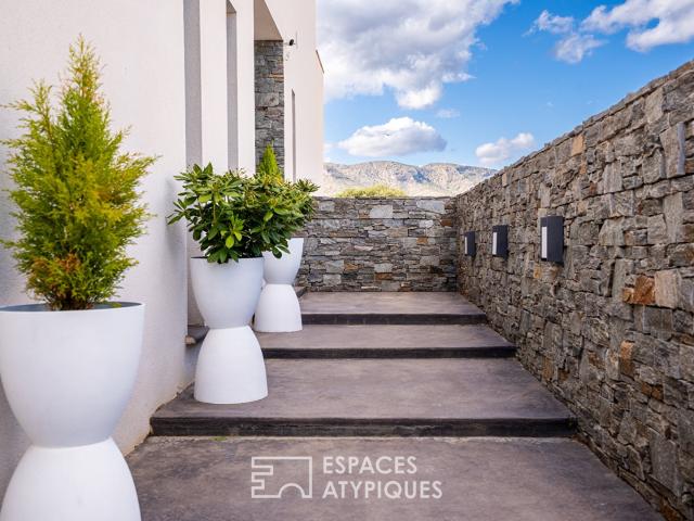 Superbe villa contemporaine avec vue imprenable sur les mass. 198m² Perpignan
