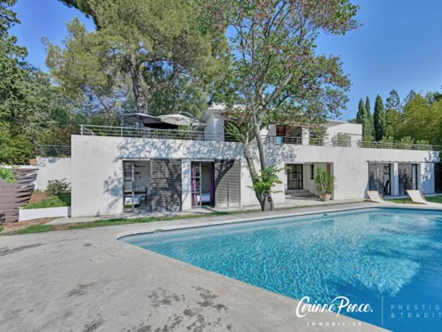 Superbe Villa contemporaine avec piscine proposée par Corinn