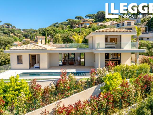 Superbe villa contemporaine neuve aux prestations haut de gamme, offrant une magnifique vue mer