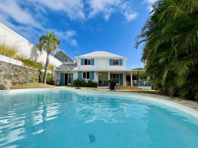 Superbe villa coup de coeur avec piscine et jardin Centre vi 149m² Saint Pierre