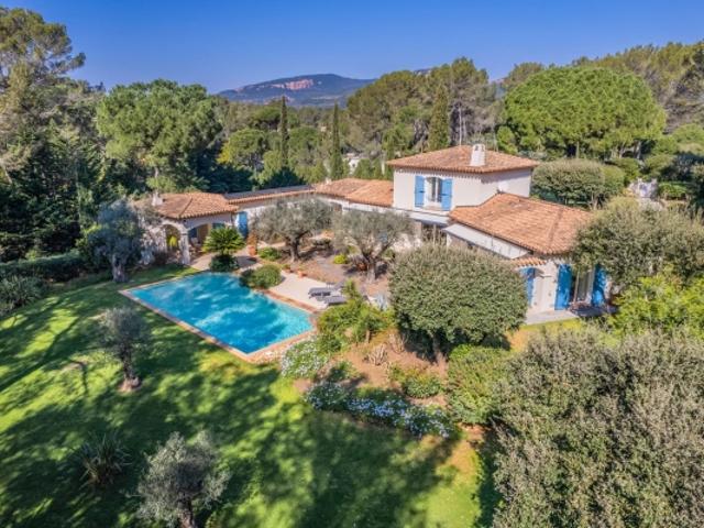 SUPERBE VILLA DE CHARME AVEC PISCINE A VENDRE A PUGET SUR ARGENS COTE D'AZUR