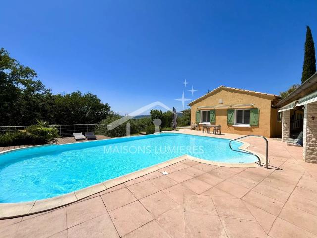Superbe villa de plain pied de 190m² avec piscine et dépenda. 190m² Roussillon
