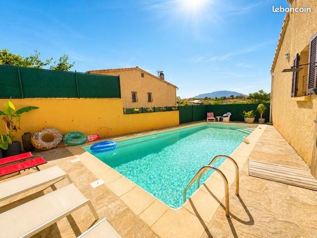 Superbe villa de près de 200 m² avec piscine, 6 chambres, deux appartements indépendants, garage, piscine