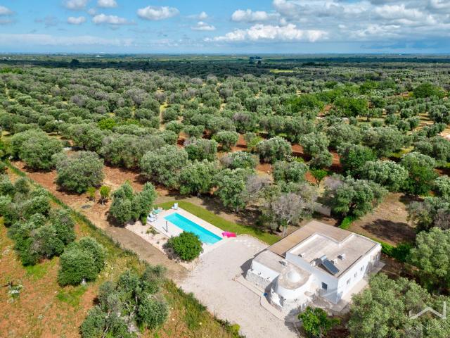 Superbe villa de 120 m2, 4 chambres idéalement située au cœur des Pouilles Italie