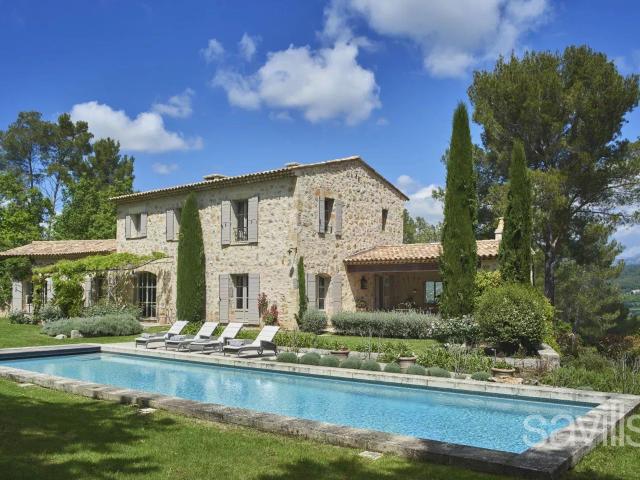 Superbe villa en pierre dans un domaine privé 256m² Tourrettes