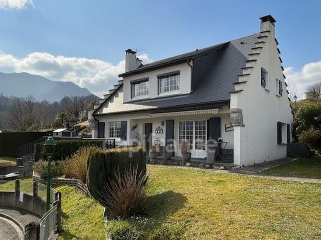 SUPERBE VILLA EN POSITION DOMINANTE