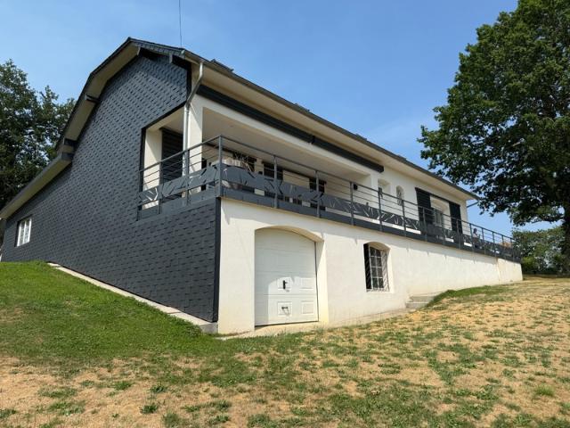 Superbe villa en position dominante aux portes de LOURDES !