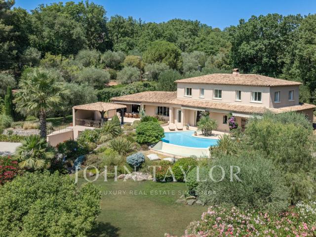 Superbe villa familiale au calme absolu avec vue village