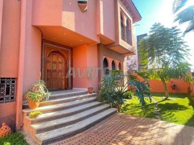 Superbe villa haut standing à vendre à Témara