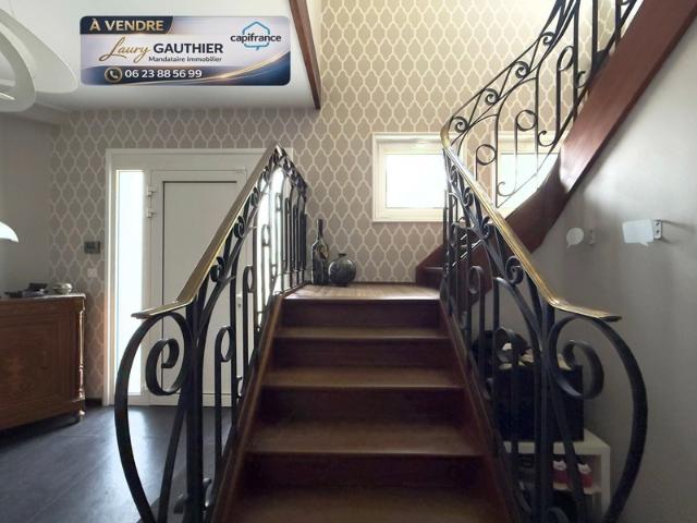 Superbe villa individuelle 208 m² – 7 pièces Sous sol complet – Terrain 1400 m² – La Chapelle d’Armentières