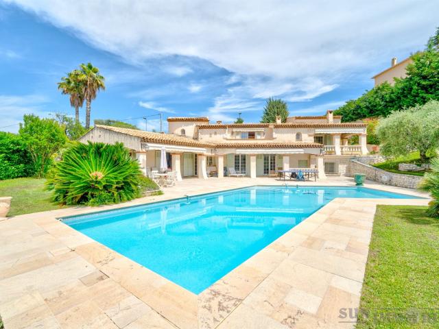 Superbe Villa Piscine La Gaude 246m² La Gaude