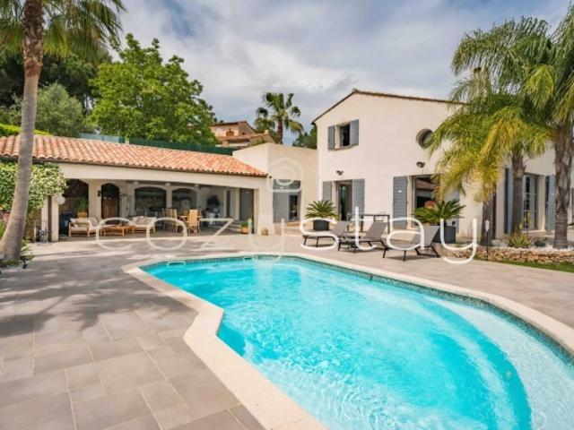 Superbe villa position dominante, proche Valbonne