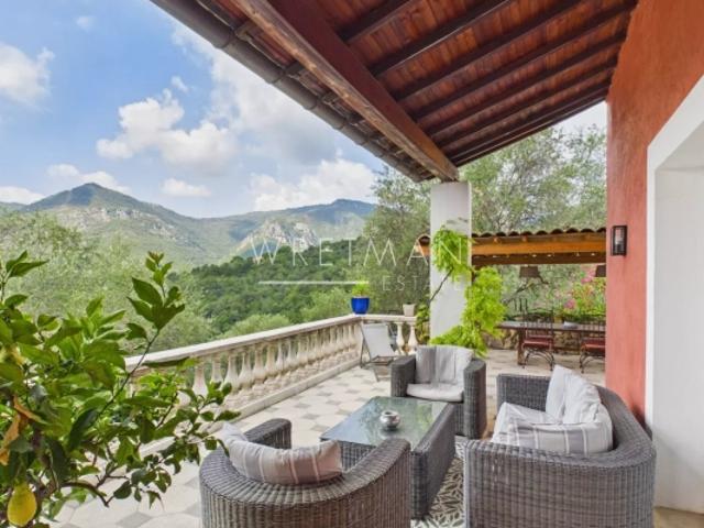 Superbe villa provençale avec oliveraie et piscine Sospel