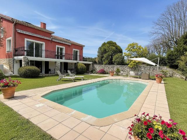 Superbe Villa Renovee A Chateauneuf Grasse 173m² Châteauneuf Grasse