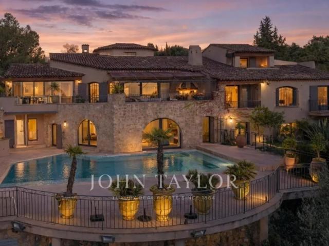 Superbe villa rénovée dans l'un des secteurs les plus recherchés de Mougins