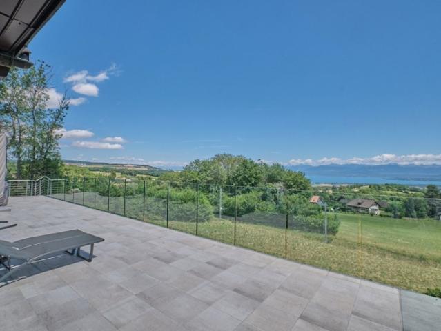 Superbe villa terrasse avec vue panoramique sur le Mont Blanc et le lac