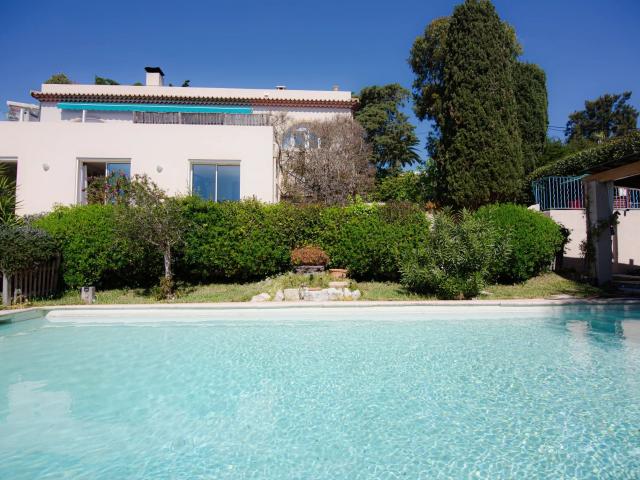 Superbe villa 5 chambres avec piscine à Juan les Pins 188m² Antibes
