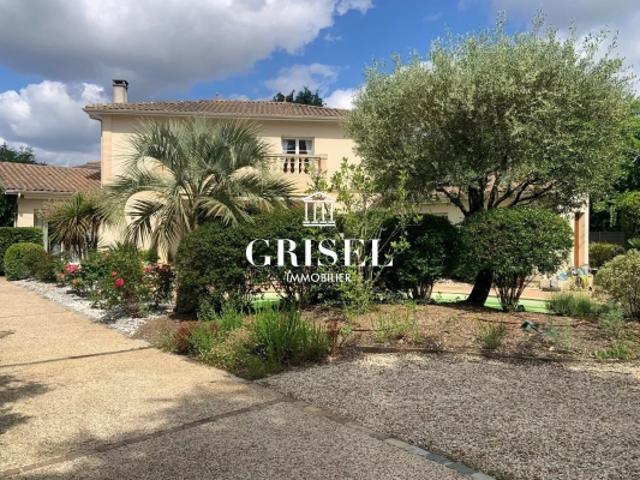 Superbe villa 8 pièces avec piscine Mérignac Capeyron