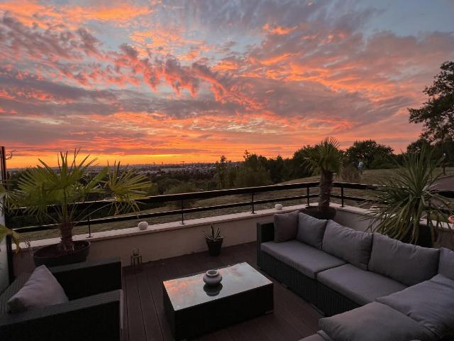 Superbe 2 pièces meublé 50 m² Terrasse 70 m²