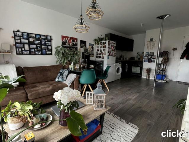 Superbe 2 pièces meublé avec loggia, parking dans une résidence récente