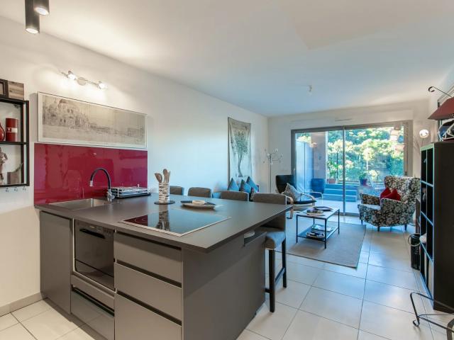 Superbe 2 pièces de 46 m2 avec terrasse, cave et parking, Th. 45m² Théoule sur Mer
