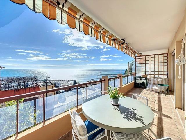 SUPERBE 2P RENOVE AVEC TERRASSE ET VUE MER