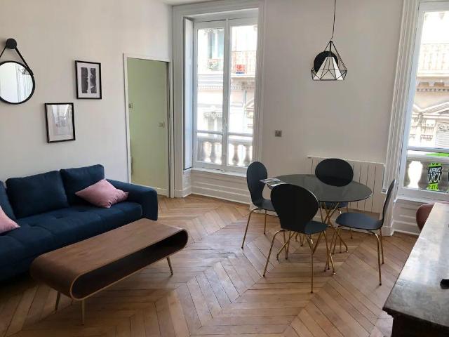 Superbe 2P 40m² refait à neuf place des Terreaux