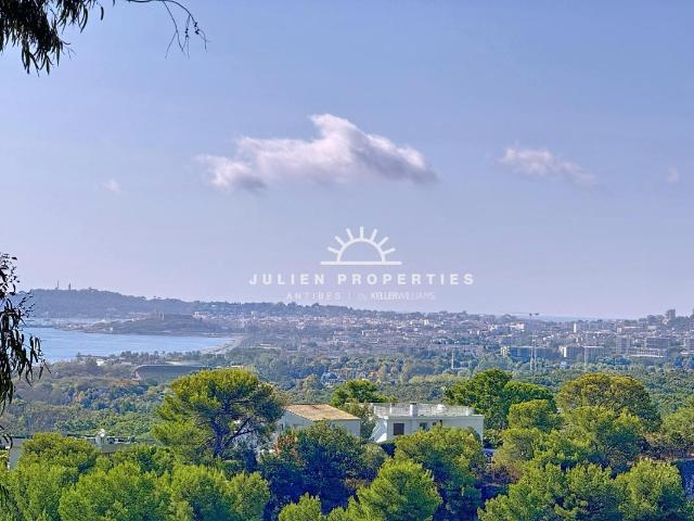 SUPERBE 3 PIECES AVEC VUE MER CAP D'ANTIBES