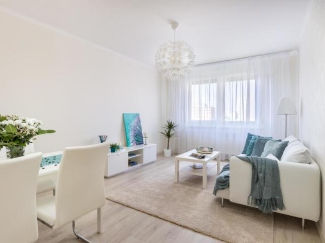 Superbe 3 pièces de 67 m² aux portes de La Défense interlocuteur chinois