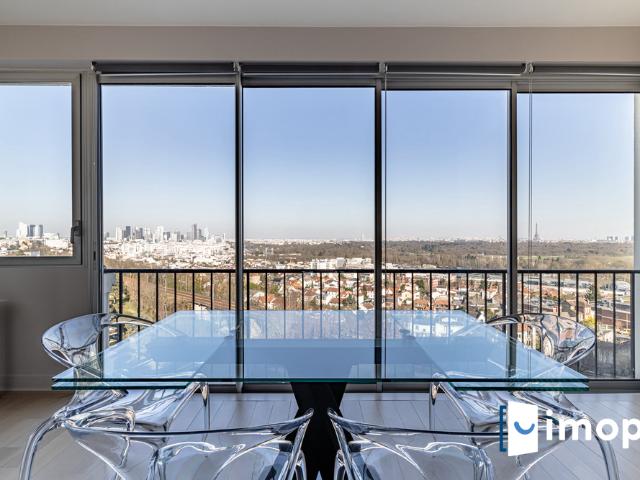 Superbe 3 pièces de 90 m², vue dégagée sur Paris et Bois de Boulogne