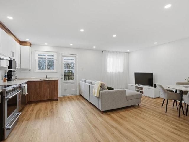 Superbe 4 1/2 entièrement rénové, Vieux Longueuil