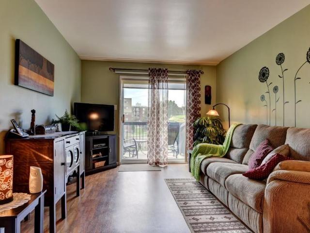 SUPERBE 4 ½ A CHARLESBOURG, SECTEUR TRANQUILLE, RÉNOVÉ *1160$/MOIS TOUT COMPRIS ! DISPONIBLE EN JUILLET