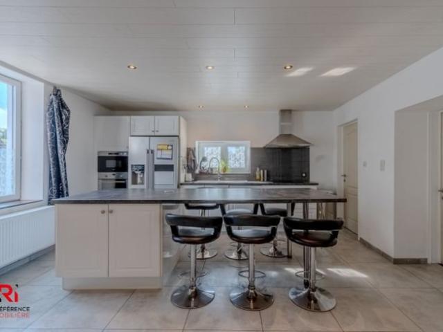 SUPERBE 4 FACADES 3 CHAMBRES A VENDRE A AISEAU
