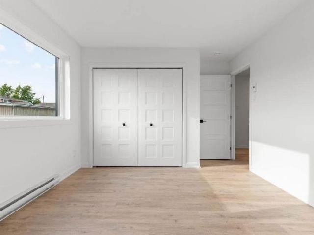Superbe 5 ½ neuf 2025 – Spacieux 1318 pi² – Rez de chaussée – Wifi + stationnement inclus