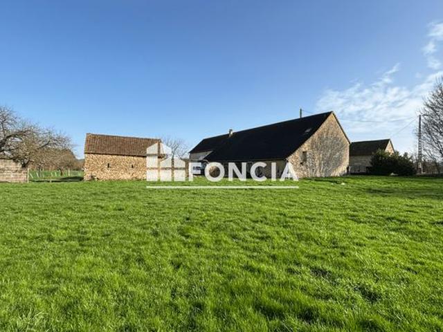 Superficie exemplaire pour cette grande maison familiale avec 4000m2 de terrain