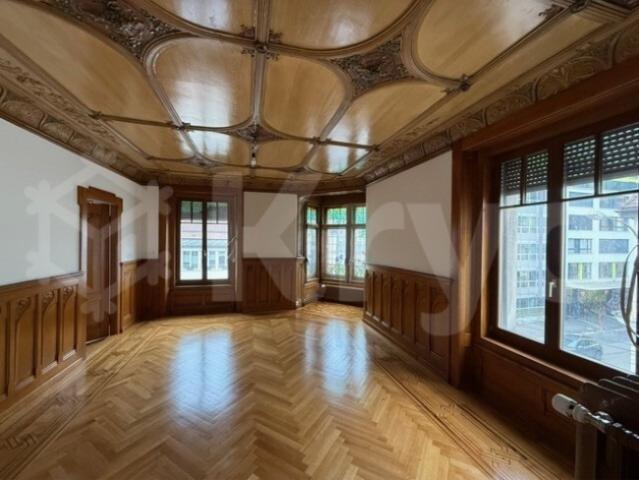 SUPERIORES APARTMENT RENOVIERT 4 ZIMMER 134 M2 MIT CHARME