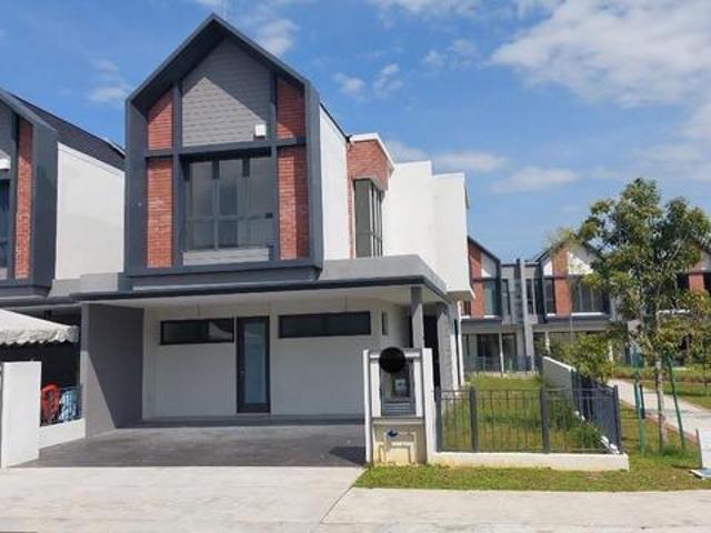 Superlink House 22x70 near Highway 30mins to Sg besi toll