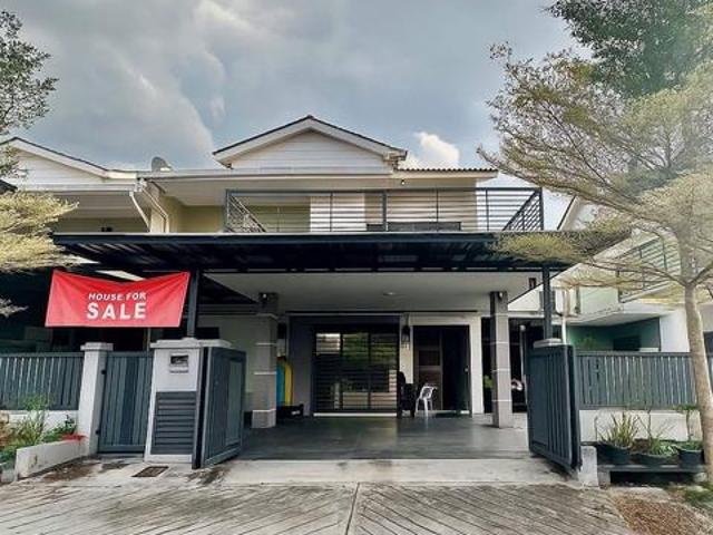 SUPERLINK SIZE Double storey endlot extra land meru ipoh for sale