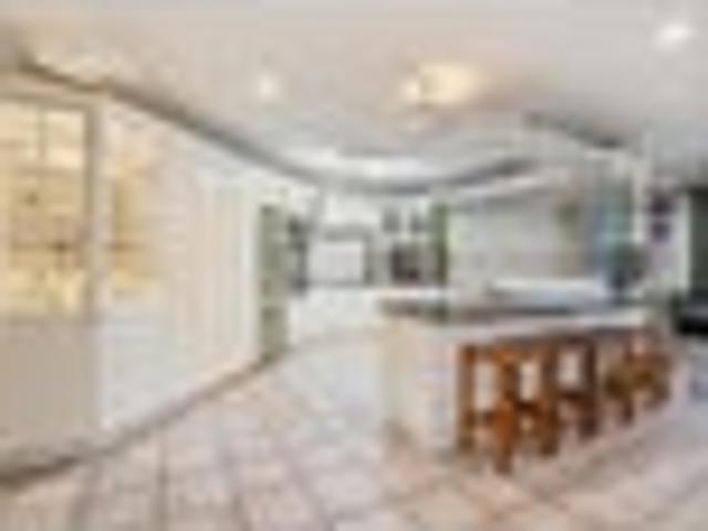 Supersized Family Living