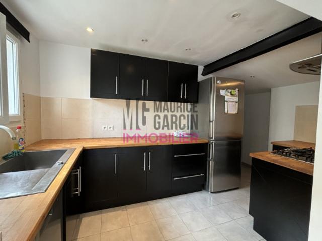 Sur Carpentras Maison rénovée Type 5 115 m² avec jardin