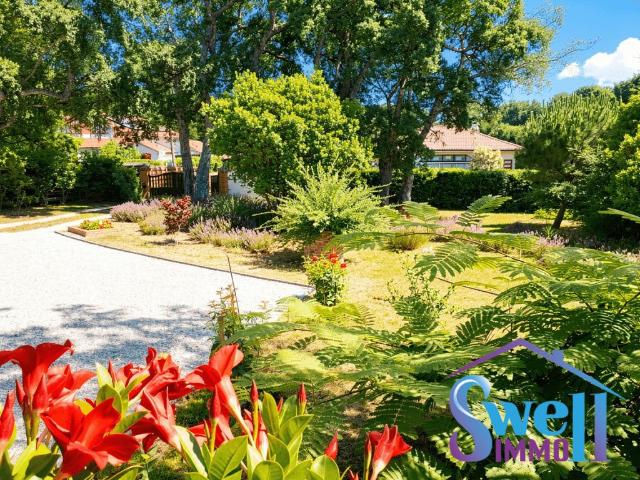 Sur beau jardin arboré et clos de 1041m², maison T3 72m², te. 101m² Vieux Boucau les Bains