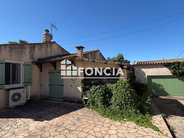 Sur la commune de villelaure une maison de type 4