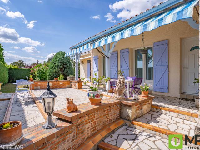 Sur la commune de BIAS, maison 120 m2, beaux volumes, 3 chambres, garage, jardin