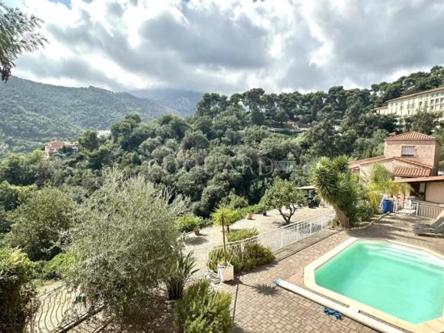 Sur la commune de Gorbio, à vendre maison indépendante avec vaste terrain constructible