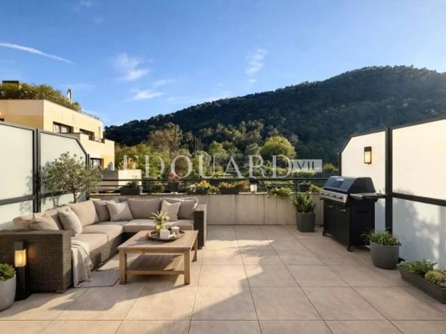 Sur la commune de Gorbio, deux pièces avec grande terrasse dans immeuble moderne avec piscine