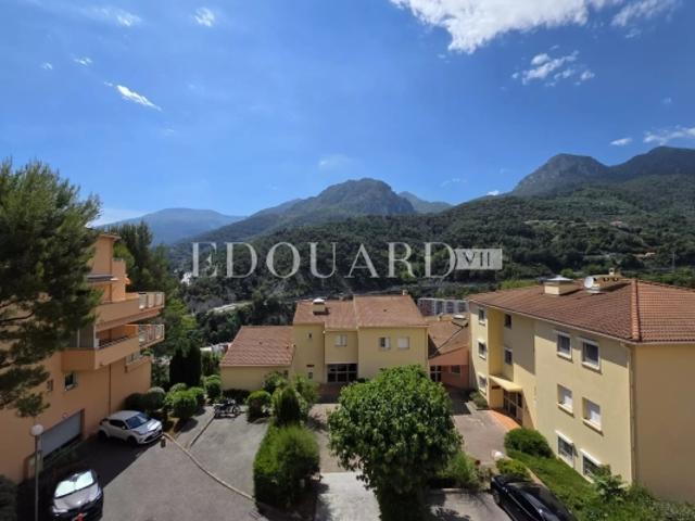 Sur la commune de Menton, en exclusivité trois pièces à vendre avec grande terrasse et garage