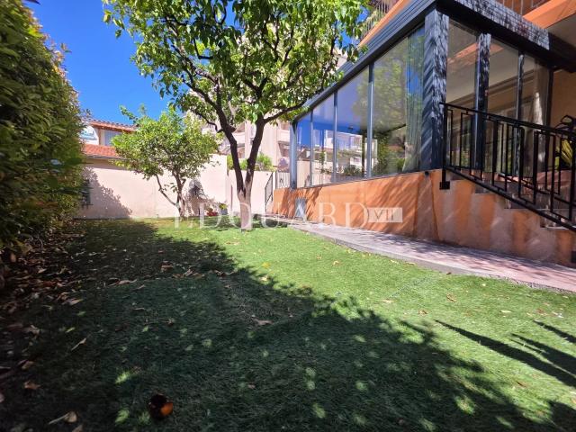 Sur la commune de Roquebrune Cap Martin, quatre pièces avec. 74m² Roquebrune Cap Martin