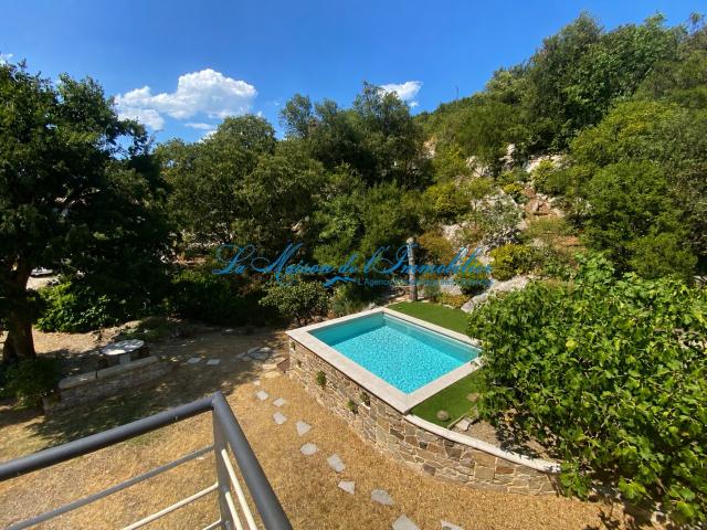 Sur la commune de St Hippolyte du Fort, mas en pierres avec. 346m² Saint Hippolyte du Fort