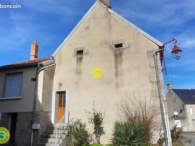 Sur la place du village